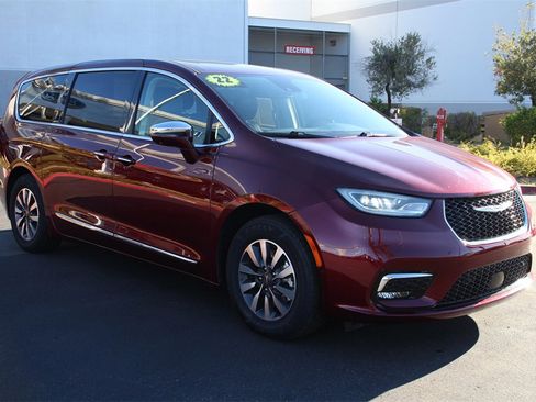 Used 2022 Chrysler Pacifica Limited image 11