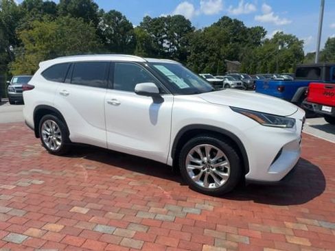 Used 2021 Toyota Highlander Limited AWD/4WD image 4