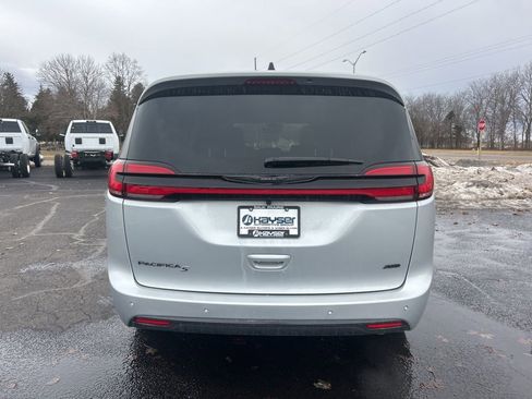 New 2026 Chrysler Pacifica Select w/ S Appearance Package AWD/4WD image 6