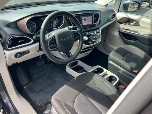 Used 2023 Chrysler Voyager LX FWD image 17