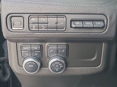 Used 2021 GMC Yukon Denali w/ LPO, Illumination Package image 27