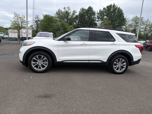 Used 2023 Ford Explorer XLT w/ Equipment Group 202A AWD/4WD image 2