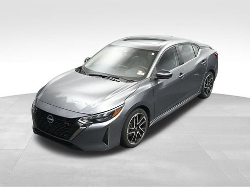 Used 2024 Nissan Sentra SR w/ SR Premium Package FWD image 18