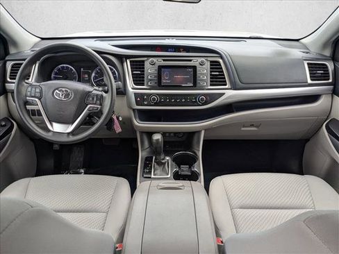 Used 2019 Toyota Highlander LE image 15