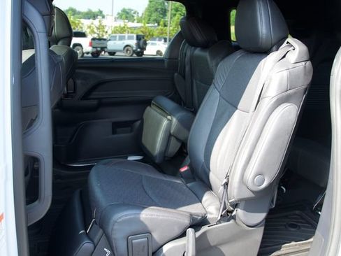 Used 2026 Toyota Sienna Limited AWD/4WD image 18