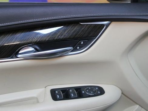 Used 2019 Cadillac XT5 FWD image 18
