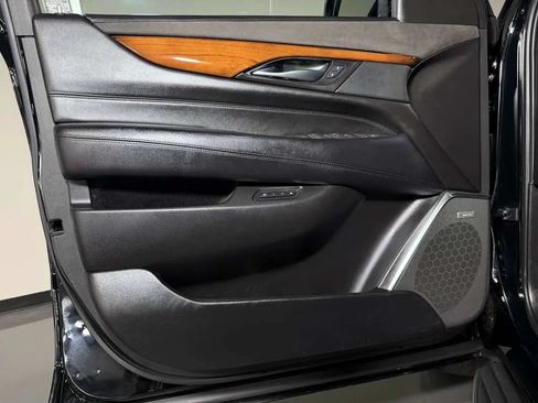 Used 2017 Cadillac Escalade ESV Premium Luxury RWD image 28