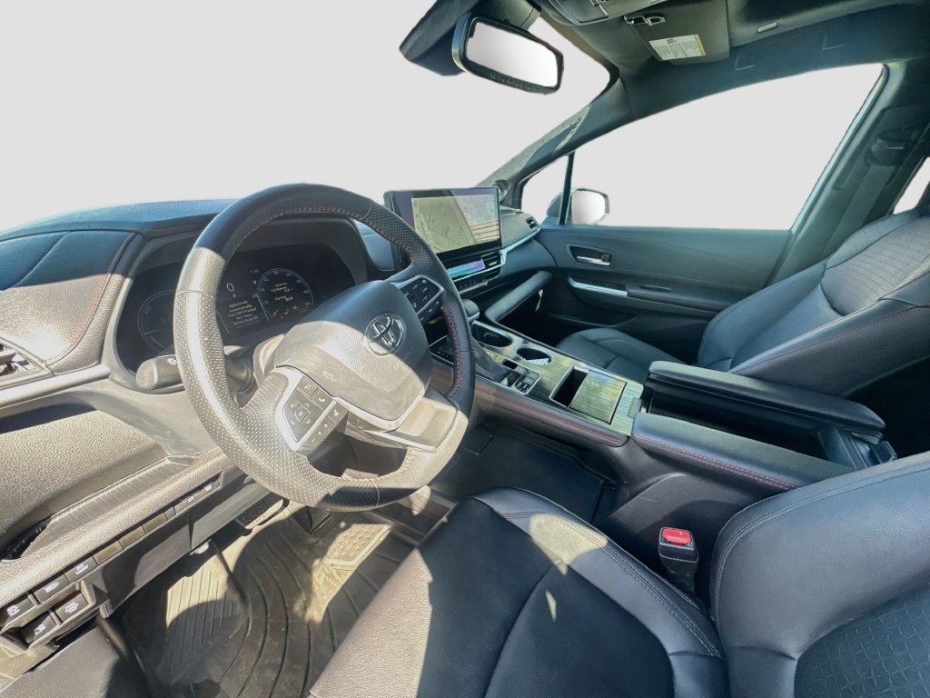 Used 2026 Toyota Sienna XSE FWD image 9