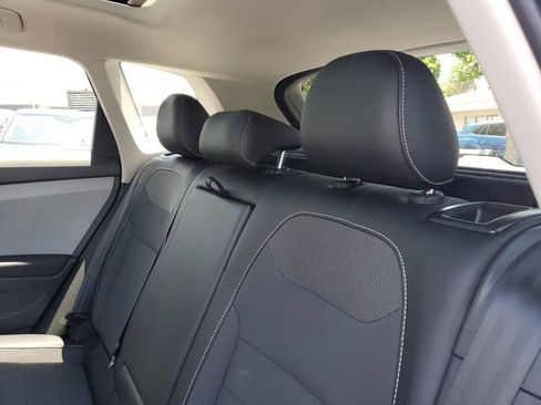 Certified 2023 Volkswagen Taos SE w/ Panoramic Sunroof Package FWD image 9