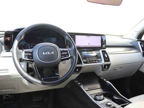 Used 2022 Kia Sorento EX AWD/4WD image 3