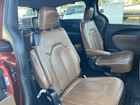 Used 2018 Chrysler Pacifica Limited w/ Tire & Wheel Group image 42