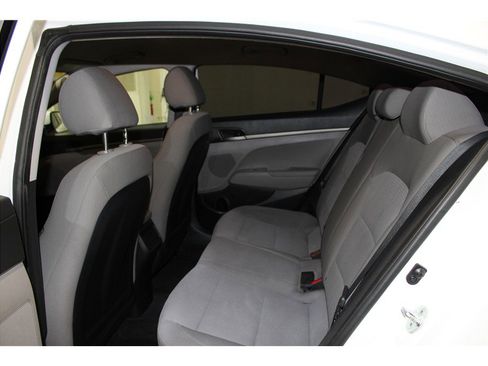Used 2017 Hyundai Elantra SE image 12