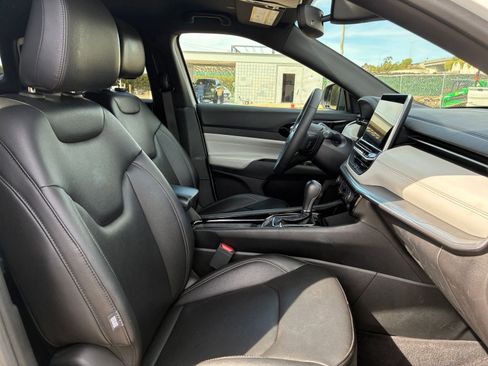 Used 2025 Jeep Compass Limited image 37