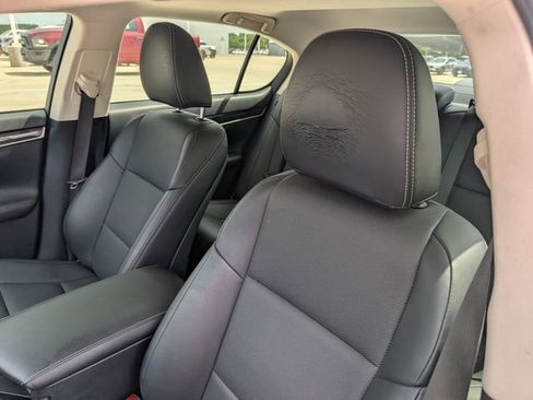 Used 2016 Lexus GS 200t RWD image 10