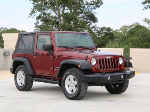 Used 2010 Jeep Wrangler Rubicon w/ PWR Convenience Group AWD/4WD image 5