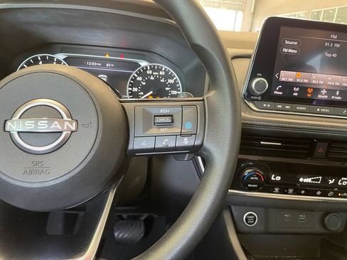 Certified 2022 Nissan Rogue SV FWD image 14