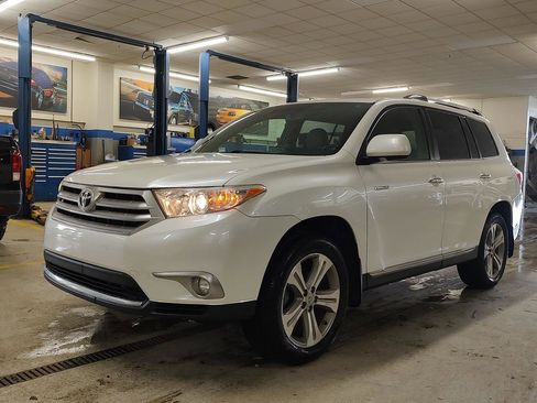 Used 2012 Toyota Highlander Limited w/ Tow Pkg image 27