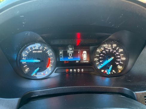 Used 2018 Ford Explorer BASE image 16