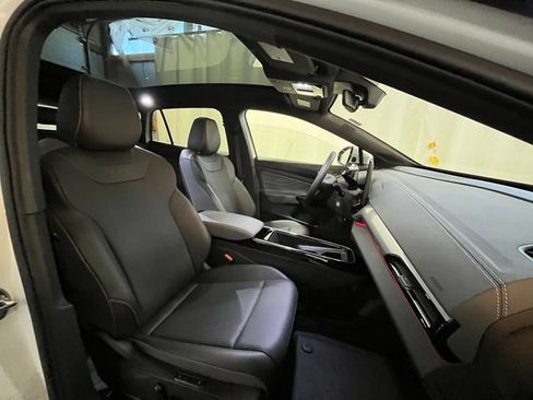 Used 2023 Volkswagen ID.4 Pro S image 12