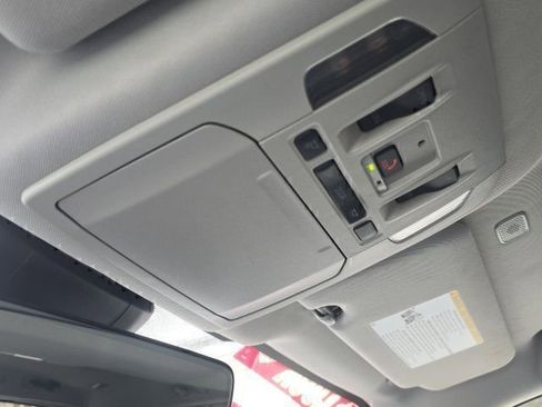 Certified 2024 Toyota Highlander XLE image 43