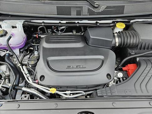 New 2025 Chrysler Voyager LX image 16