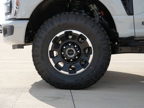 New 2026 Ford F250 Platinum w/ Tremor Off-Road Package image 11