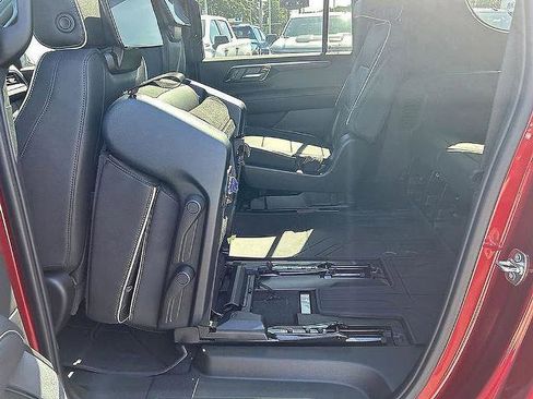 New 2025 Chevrolet Suburban Premier image 36