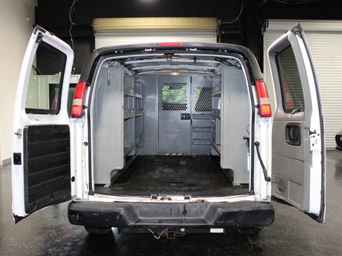 Used 2009 Chevrolet Express 1500 RWD image 25
