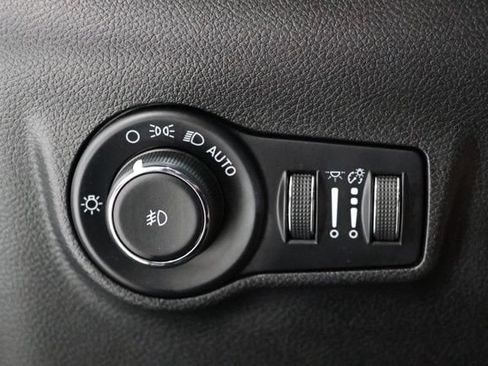 Used 2025 Jeep Compass Latitude w/ Sun & Sound Group AWD/4WD image 20
