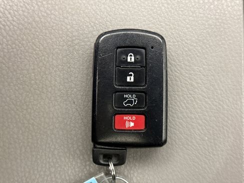 Used 2019 Toyota Highlander XLE image 10