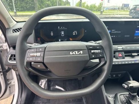 Used 2025 Kia K4 FWD image 28