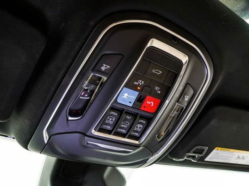 Used 2023 Jeep Grand Cherokee L Limited AWD/4WD image 40