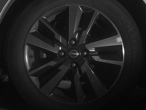 Used 2025 Nissan Versa SV image 12