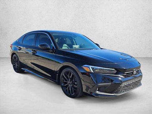 Used 2023 Honda Civic Touring image 3