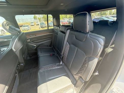 Used 2021 Jeep Grand Cherokee L Summit w/ Luxury Tech Group V AWD/4WD image 32