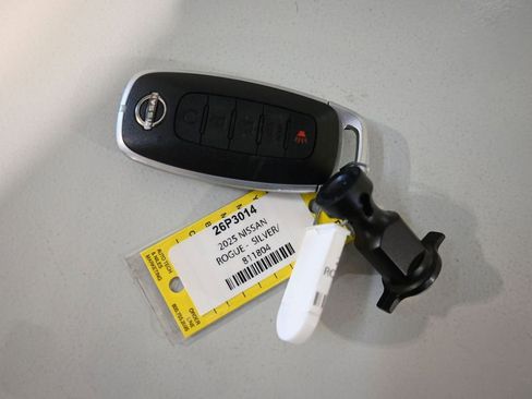 Used 2025 Nissan Rogue SV AWD/4WD image 11