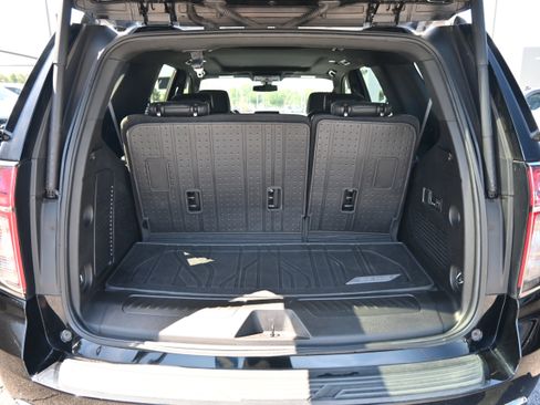 Used 2022 Chevrolet Tahoe LT w/ Luxury Package AWD/4WD image 35
