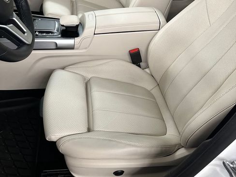 Used 2022 Mercedes-Benz GLB 250 4MATIC image 13