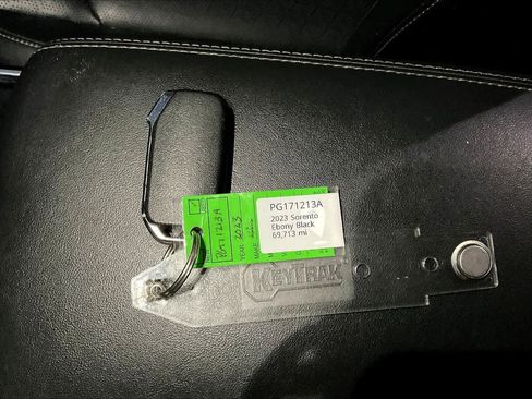 Certified 2023 Kia Sorento SX image 17