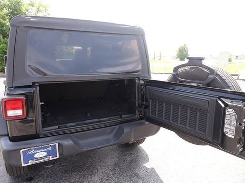 Used 2023 Jeep Wrangler Unlimited Sport AWD/4WD image 7