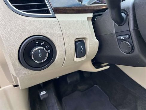 Used 2014 Ford Taurus Limited w/ Equipment Group 301A image 12