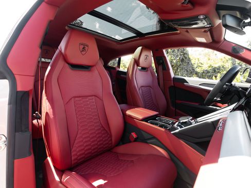 Used 2022 Lamborghini Urus image 8