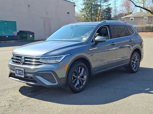 Certified 2022 Volkswagen Tiguan SE w/ Panoramic Sunroof Package image 5
