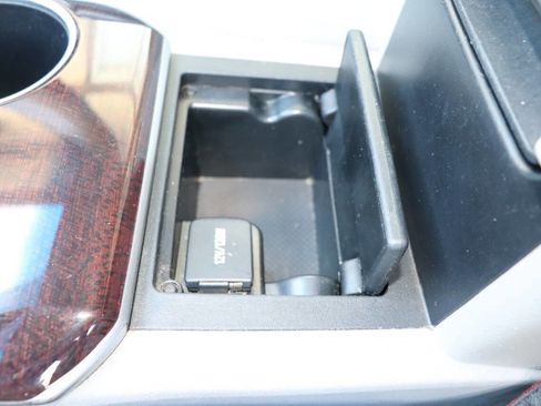 Used 2012 Toyota Camry XLE FWD image 32