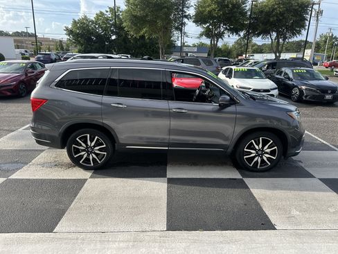 Used 2020 Honda Pilot Touring image 3