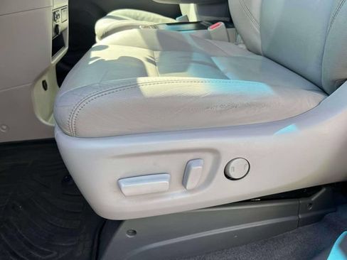 Used 2017 Toyota Sienna XLE w/ XLE Navigation Package FWD image 26