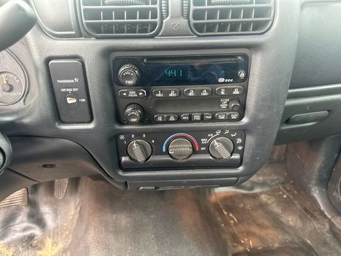 Used 2003 Chevrolet S10 Pickup 2WD Regular Cab w/ Convenience Package image 9