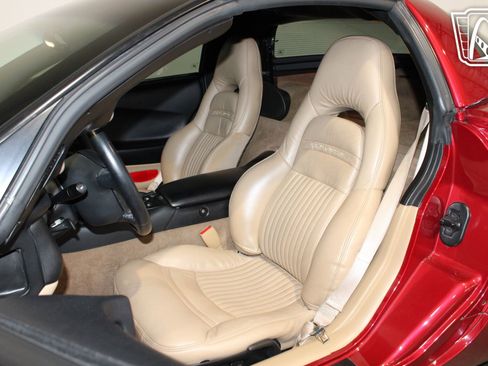 Used 2001 Chevrolet Corvette Coupe w/ Preferred Equipment Group2 image 32