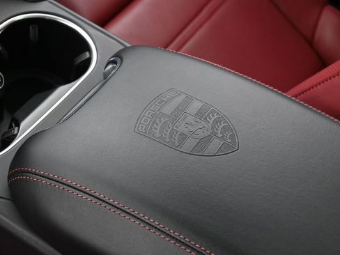 Certified 2022 Porsche Cayenne E-Hybrid Coupe AWD/4WD image 23