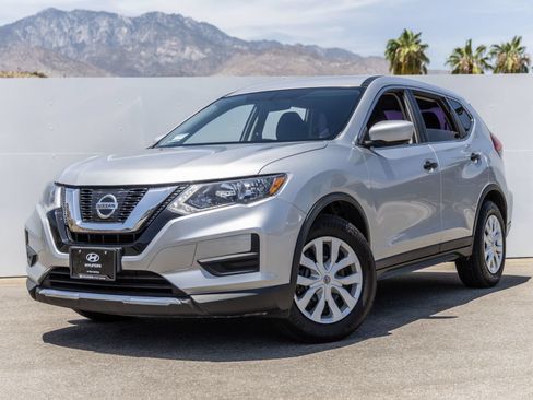 Used 2017 Nissan Rogue S FWD image 1